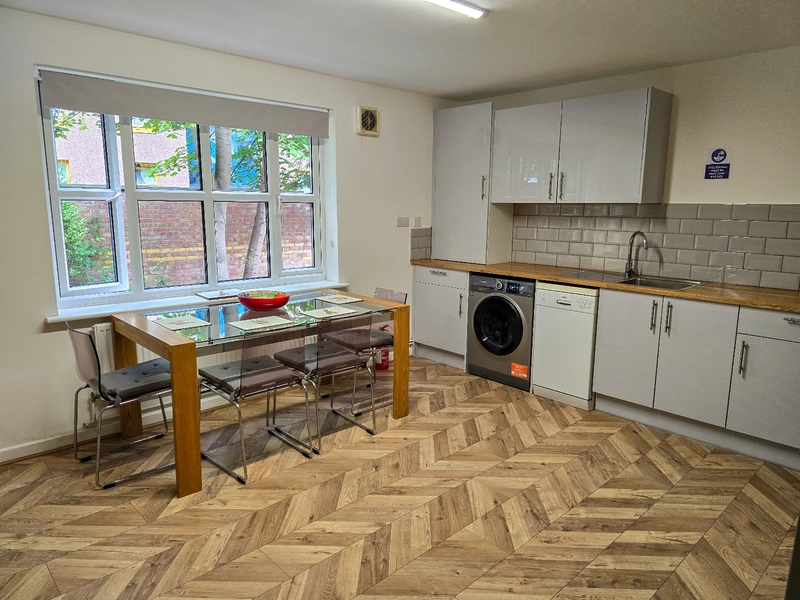 Denison St, 6 Bedroom Student house - NG7 3PH - Thumbnail 26